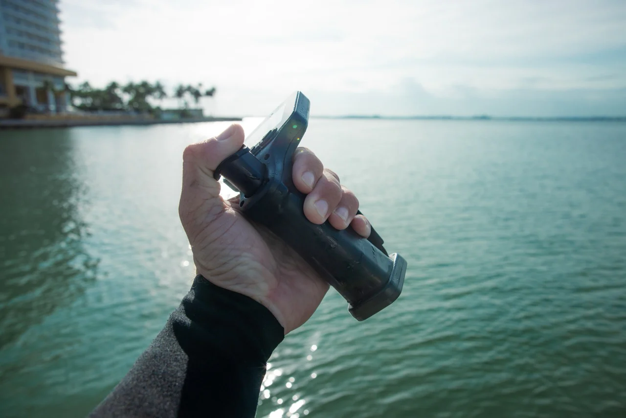 Awake Flex Hand Controller 4 lifestyle